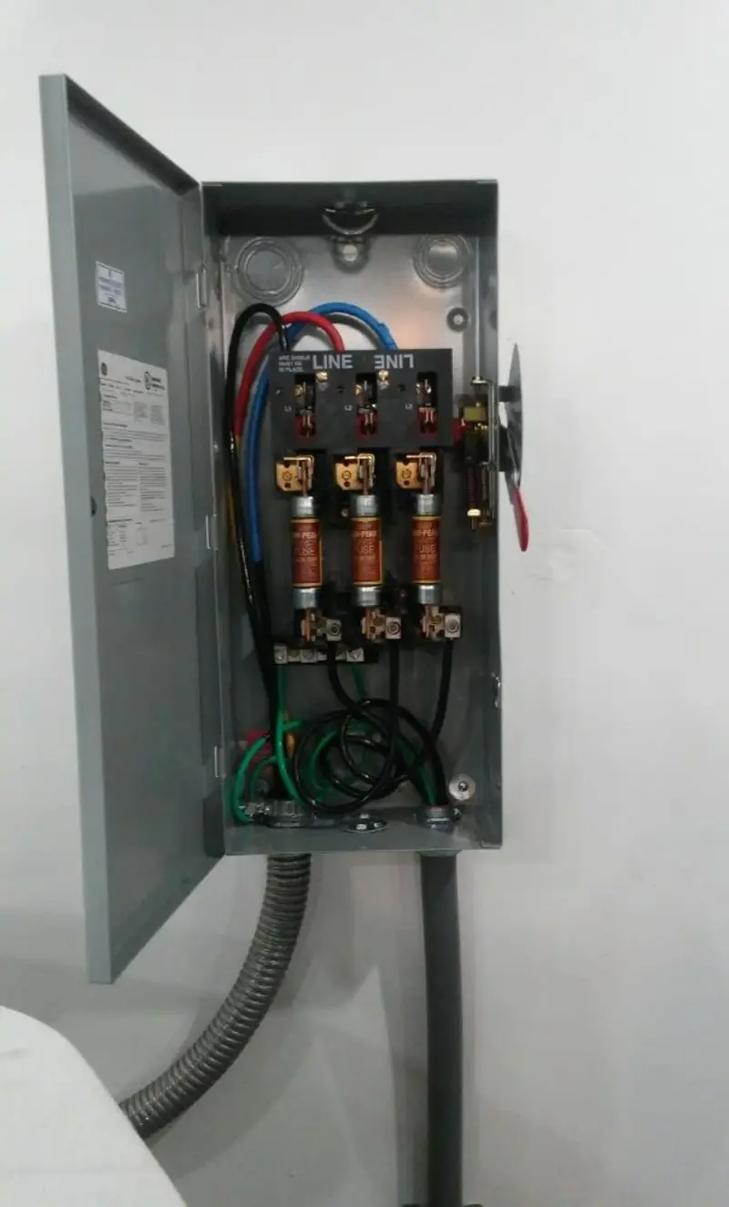 Three-phase disconnect switch installed for Smoke Detector Installation in Daphne